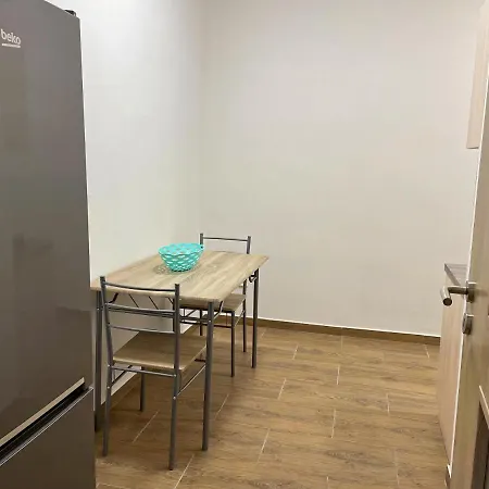 Grand In The Centre Of Apartment *